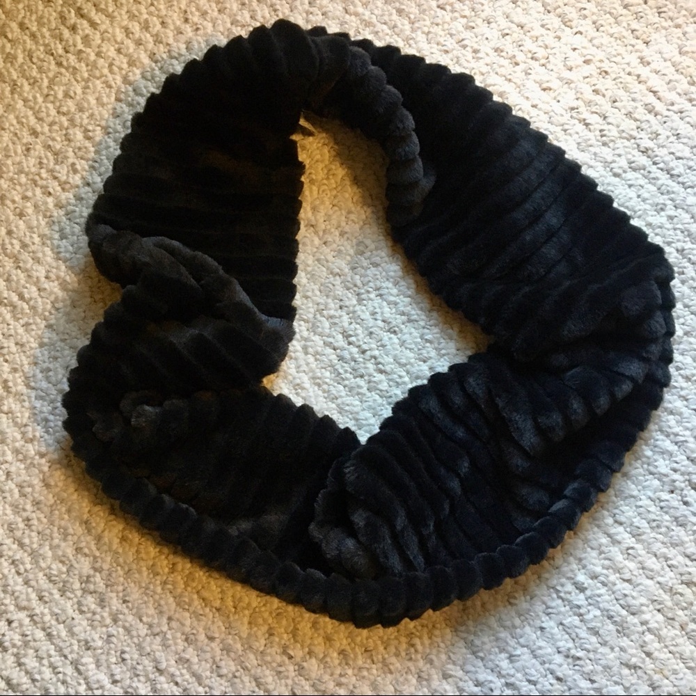 Black infinity scarf=NWOT!